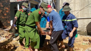 Công an Gia Lai hỗ trợ người dân khắc phục hậu quả sau bão số 13