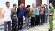 Nhóm đánh bạc dùng chiêu đến thăm hương đám hiếu rồi tụ tập “quây chiếu”