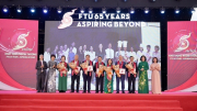 Trường Đại học Ngoại Thương được tặng nhiều bằng khen và thư ghi nhận của 15 đại sứ quán, tổ chức quốc tế
