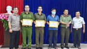 Khen thưởng, thăm hỏi cán bộ Công an và người dân dũng cảm đấu tranh với tội phạm
