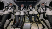 Tàu SpaceX hạ cánh xuống Thái Bình Dương, đưa bốn phi hành gia trở về Trái Đất
