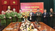 Trao thưởng cho&nbsp;lực lượng triệt phá thành công đường dây lừa đảo tại Campuchia