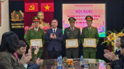 Khen thưởng Công an phường Láng bắt đối tượng truy nã quốc tế
