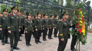Công an cửa khẩu Cảng hàng không quốc tế Nội Bài dâng hương tưởng niệm các anh hùng liệt sĩ
