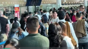 Lượng khách vượt dự báo, sân bay Tân Sơn Nhất đông nghẹt