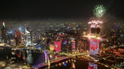 TP Hồ Chí Minh đón năm mới trong những tràng pháo hoa lung linh