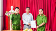 Công an phường hỗ trợ người dân nhận lại gần 1 tỷ đồng chuyển nhầm