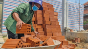 Vật liệu xây dựng “đội giá”, nhiều công trình dân sinh ở Huế thi công cầm chừng
