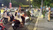 Công an Ninh Bình bảo đảm trật tự, an toàn giao thông để người dân vui chơi dịp nghỉ Lễ 30/4 – 1/5