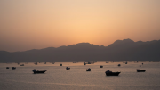 Mỹ tuyên bố chiến dịch giải cứu tàu mắc kẹt tại eo biển Hormuz
