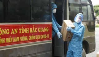Đoàn Công an Bắc Giang cùng nhu yếu phẩm có mặt tại các tỉnh phía Nam