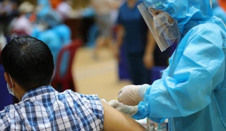 Đà Nẵng kêu gọi y, bác sĩ về hưu tham gia tiêm vaccine phòng COVID-19 cho người dân