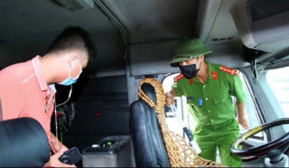 Lợi dụng xe "luồng xanh" để trốn kiểm dịch