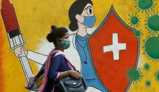 Trước cơn sóng dữ là một thế giới mong manh