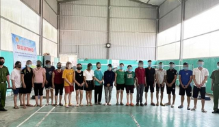 Tạm giữ một số cán bộ công chức xã tụ tập đánh bạc giữa mùa dịch