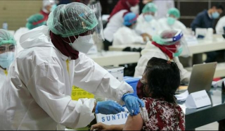 Indonesia tuyên bố làn sóng COVID-19 mới "đã đạt đỉnh"