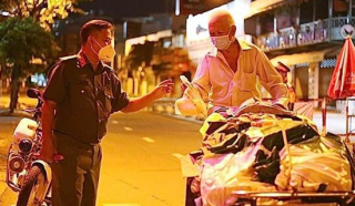 Những câu chuyện ấm lòng giữa mùa dịch