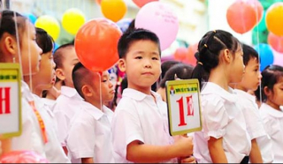 Học sinh tựu trường sớm nhất vào ngày 23/8