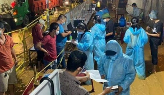 Cảm động hình ảnh lực lượng tuyến đầu Lâm Đồng làm việc trong tình cảnh nước lũ, lốc xoáy