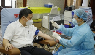 Kho dự trữ máu giảm nhiều, lãnh đạo TP Hồ Chí Minh trực tiếp tham gia hiến máu nhân đạo
