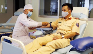 CSGT hiến máu hiếm cứu người
