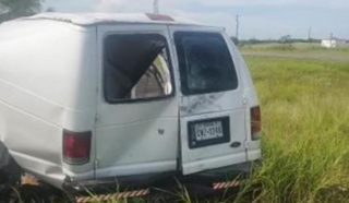 Xe tải chở công nhân mất lái, 11 người chết