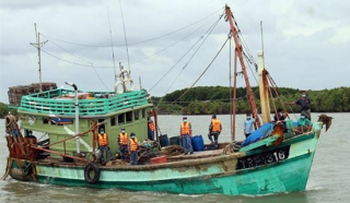 Bắt giữ tàu cá đánh bắt hải sản trái quy định IUU trên vùng biển Tây Nam