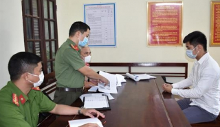 Phạt 7,5 triệu đồng cho thanh niên livestream tin giả về “ngăn sông cấm chợ”