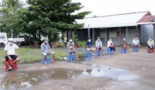 Đề nghị phạt 165 triệu đồng 11 người tụ tập uống nước tại nhà hàng xóm