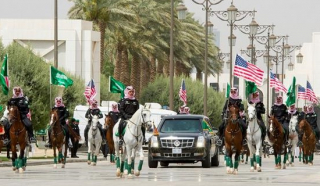 Bí mật về các đội cận vệ hoàng gia trên thế giới