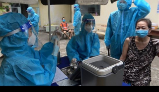 Tăng cường tiêm chủng vaccine phòng COVID-19 cho can, phạm nhân