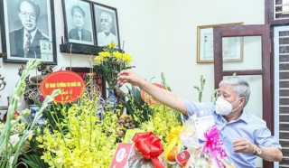 Dâng hương tưởng nhớ đồng chí Lê Quang Đạo