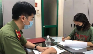 Xử phạt cô gái đăng clip khoe “tấm thẻ đỏ quyền lực của ba” để đi khắp Hà Nội