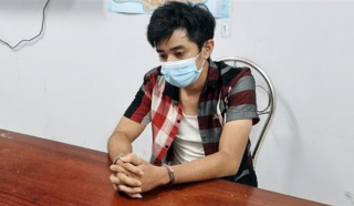 Con nghiện mua ma túy thông qua dịch vụ vận chuyển hàng hóa bằng xe tải