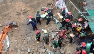 Sạt lở kè vùi lấp 4 công nhân tại phường Bãi Cháy