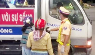 Lan tỏa nhiều hình ảnh đẹp về Công an giúp dân giữa dịch bệnh