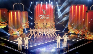 “Hoa cài trên lá chắn 2021” chủ đề “Vững vàng thế trận lòng dân”