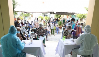 Tranh thủ ngày nghỉ, tiêm vaccine cho hơn 600 người dân