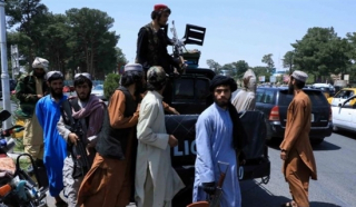 Taliban chiếm thêm thành phố chiến lược, thủ đô Kabul hoảng loạn