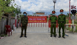 Tạm đình chỉ công tác Chủ tịch xã vì giám sát người sau cách ly không nghiêm