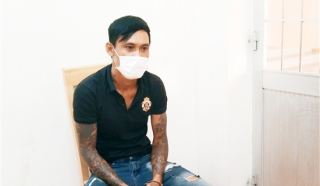 Mang dao chém lực lượng chức năng vì không cho em trai qua chốt đi thu tiền hụi