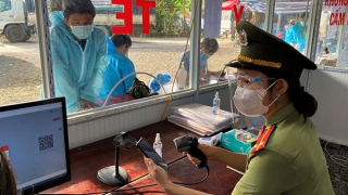 Nhà gần lắm, nhưng nhiều tháng nay chưa được về…