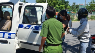 Sản phụ sinh con ngay trên xe chuyên dụng của Công an phường