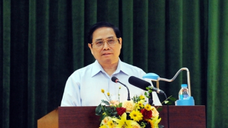 Thủ tướng động viên, chia sẻ những hy sinh, vất vả của lực lượng Công an trong tuyến đầu chống COVID-19