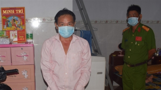 Cắt ống quần của nữ chủ nhà, trùm kín mặt để cướp