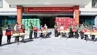 Những phần quà nghĩa tình trong mùa dịch