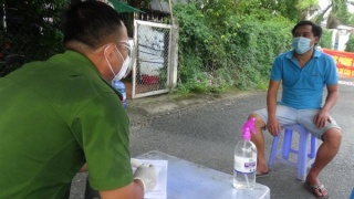 Trốn ra khỏi khu phong tỏa để... mua rượu bia, thuốc lá