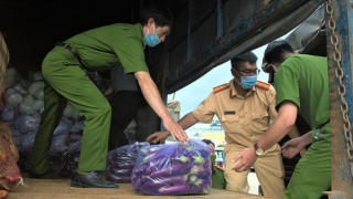 30 tấn rau hỗ trợ Công an TP Thủ Đức, Công an quận 10