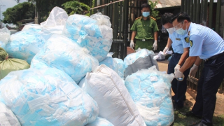 Mua hơn 1 tấn khẩu trang đã sử dụng về tái chế bán kiếm lời