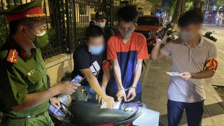 Gặp Cảnh sát 141, con nghiện "diễn ảo thuật" định phi tang ma túy